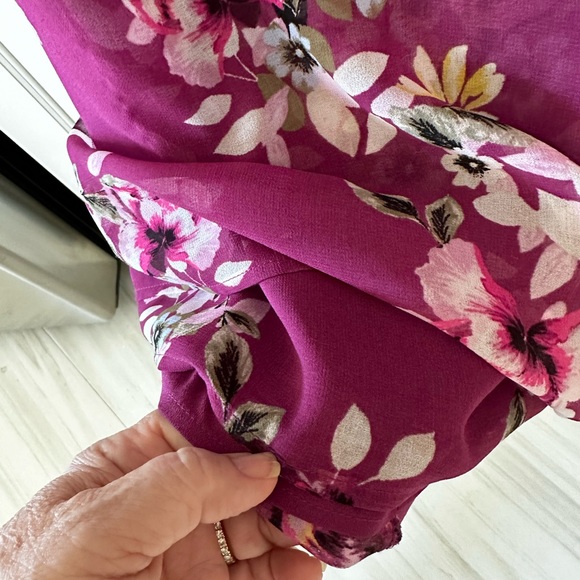 A dress by WhiteHouse/Black Market. Size 10p. Light weight crepe material. - Picture 7 of 8